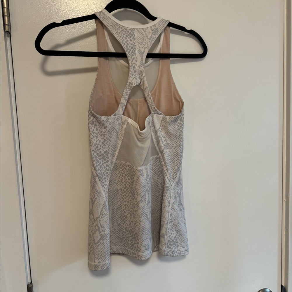 Lululemon athletica mesh with me tank top white grey gray snakeskin print size 4 - Picture 6 of 6